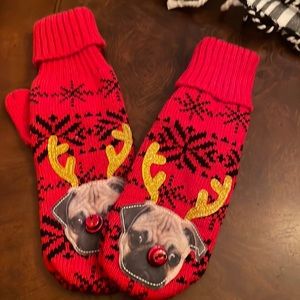 Pug gloves